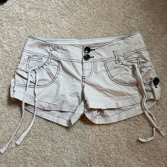 Beautiful low waist shorts.. cream color with black trims ! - Picture 2 of 2